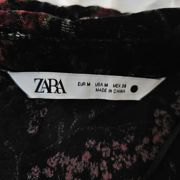 Zara Black and Red Floral Velvet Blouse - Picture 6 of 6